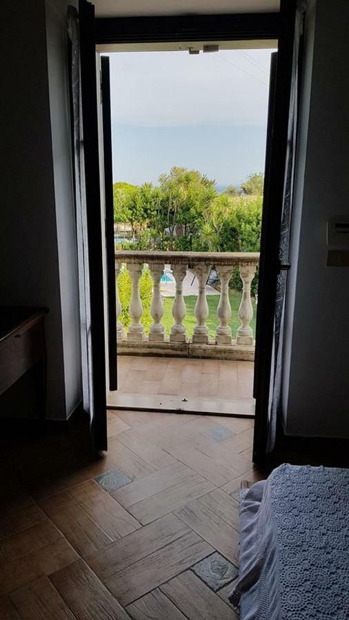 Sinilu B&B Silvi Paese Екстер'єр фото